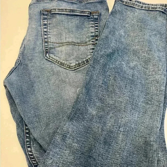 Hollister men’s distressed advanced stretch jeans. Straight leg size 32x30 - Picture 11 of 11
